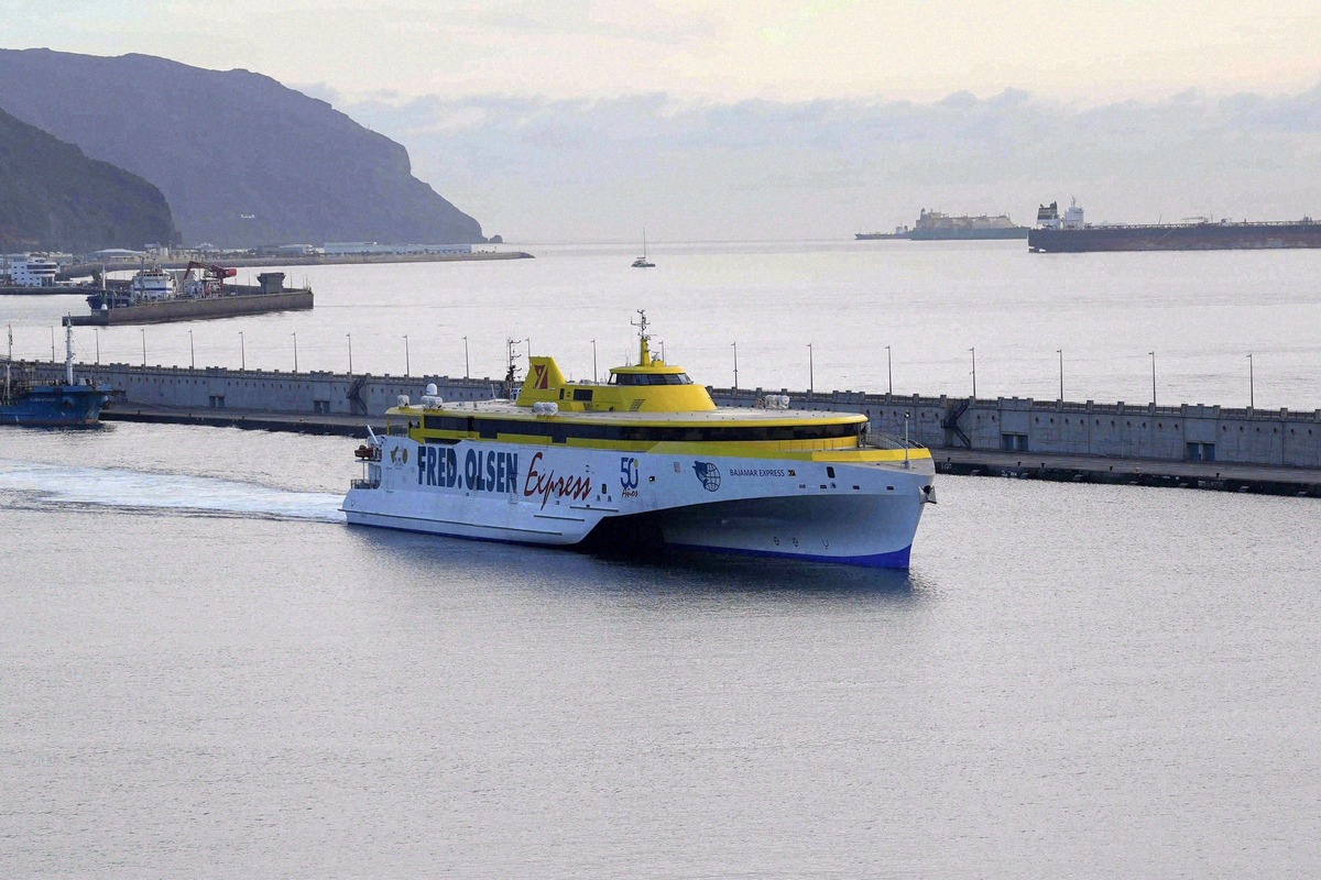 Färja från Fred Olsen Express i hamnen i Las Palmas de Gran Canaria