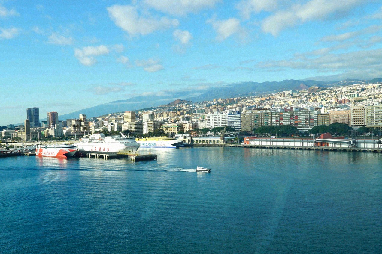 El puerto de Santa Cruz de Tenerife con la Estación Marítima